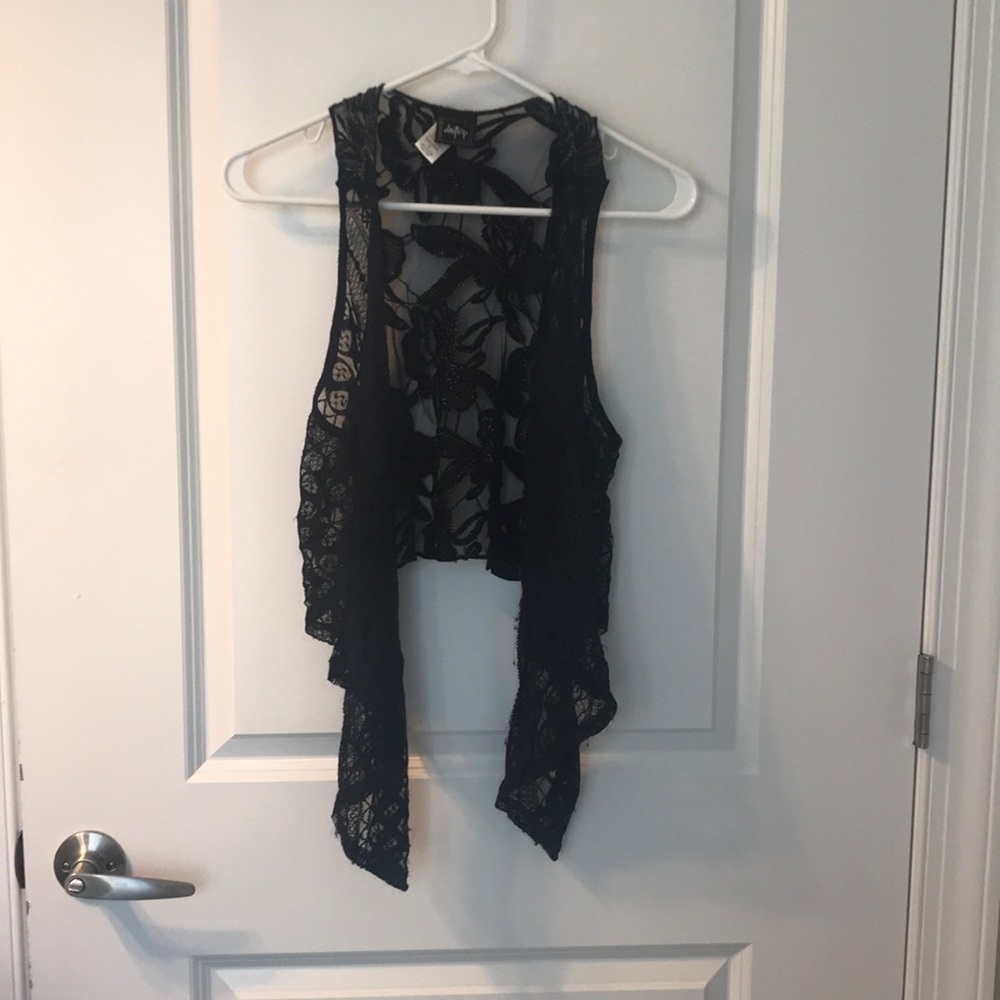 Cute black Vest!! Must go!!